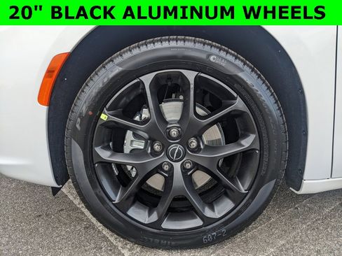 New 2026 Chrysler Pacifica Select image 3