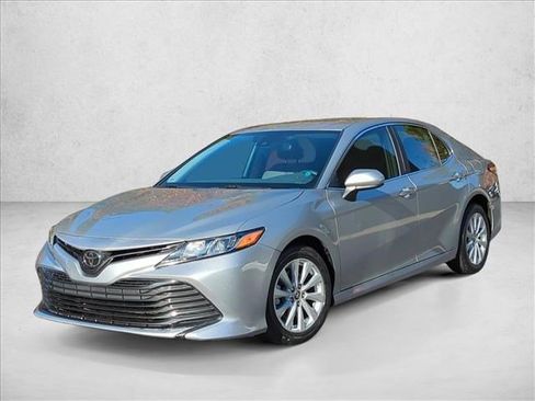 Used 2020 Toyota Camry LE image 1