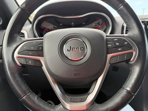 Used 2020 Jeep Grand Cherokee Altitude AWD/4WD image 22