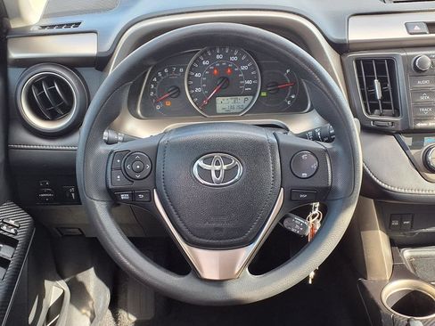 Used 2013 Toyota RAV4 XLE FWD image 11