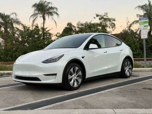 Used 2020 Tesla Model Y Long Range image 8