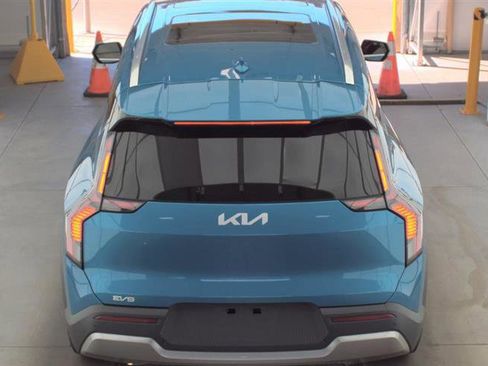 Used 2025 Kia EV9 Wind image 5
