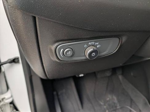 Used 2019 Chevrolet Equinox LT FWD image 32