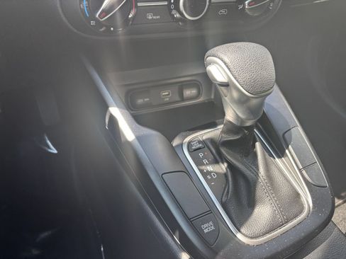 Used 2025 Kia Soul LX w/ LX Technology Package FWD image 36