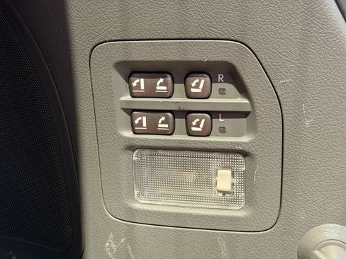 Used 2008 Lexus LX 570 4WD w/ Technology Pkg image 35