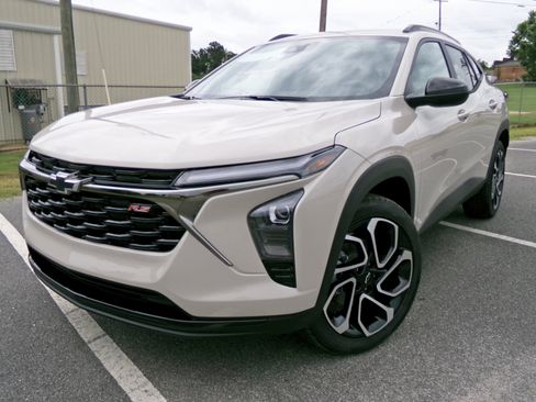 New 2026 Chevrolet Trax RS w/ Sunroof Package FWD image 1