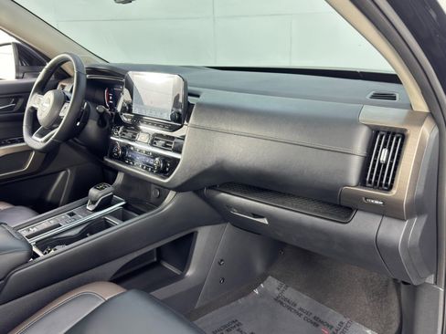 Used 2023 Nissan Pathfinder Platinum w/ Lighting Package (N93) image 13