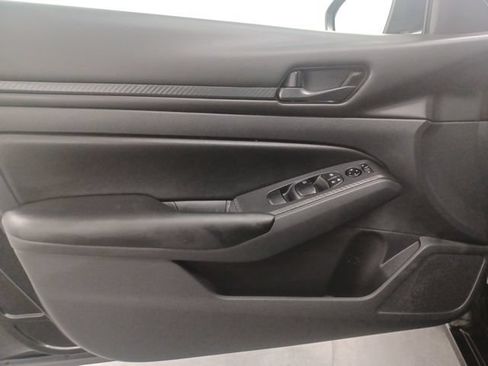 Used 2025 Nissan Altima 2.5 S FWD image 13