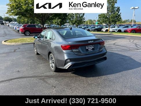 Certified 2022 Kia Forte LXS FWD image 7