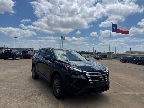 Used 2026 Nissan Rogue S FWD image 2