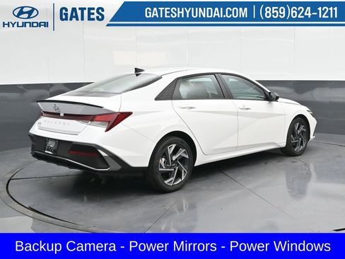 Used 2025 Hyundai Elantra Sport FWD image 2