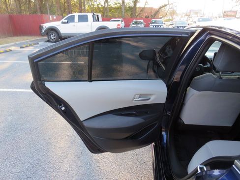 Used 2021 Toyota Corolla LE image 29