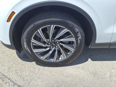 Used 2025 Lincoln Aviator AWD image 4