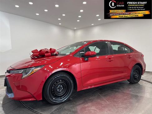 Used 2021 Toyota Corolla LE FWD image 3