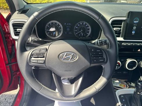 Used 2022 Hyundai Venue Limited FWD image 25