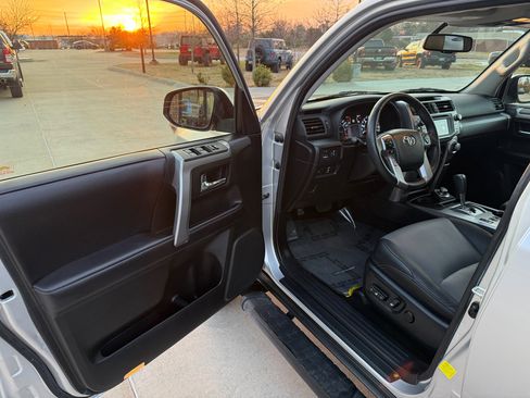 Used 2018 Toyota 4Runner SR5 image 8