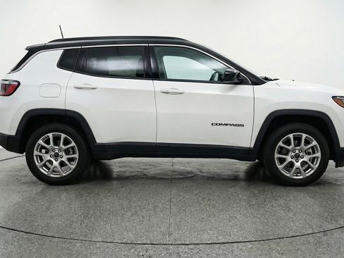 Used 2025 Jeep Compass Limited image 11