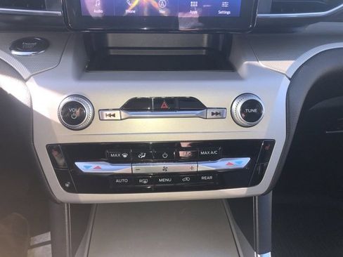 Used 2023 Ford Explorer XLT w/ Equipment Group 202A image 18