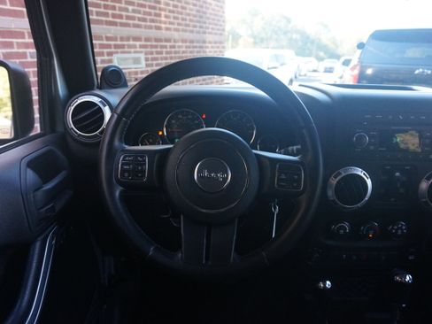 Used 2013 Jeep Wrangler Unlimited Sahara w/ Connectivity Group image 23