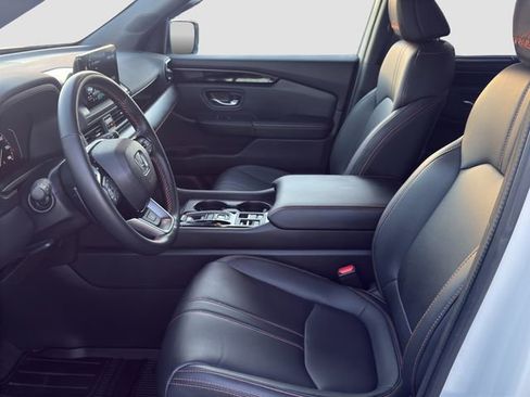 Certified 2024 Honda Pilot TrailSport image 9