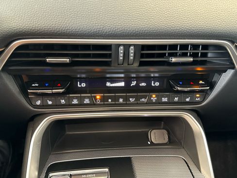 Certified 2026 MAZDA CX-90 Plug-In Hybrid w/ Preferred AWD/4WD image 18