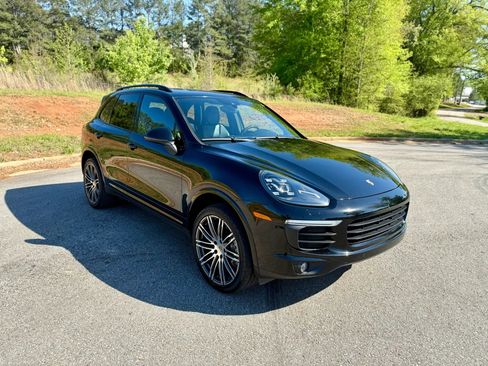 Used 2017 Porsche Cayenne image 8