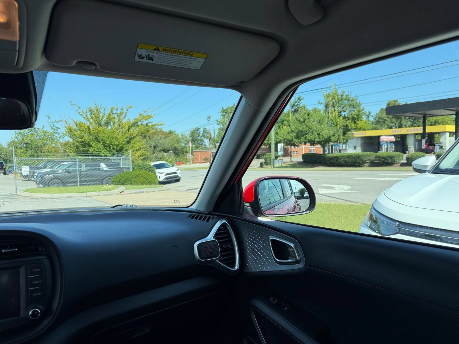 Used 2025 Kia Soul LX w/ LX Technology Package FWD image 32