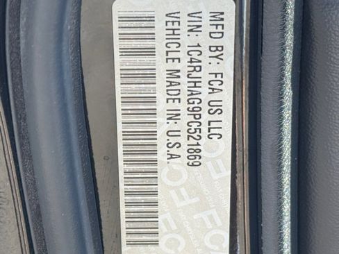 Used 2023 Jeep Grand Cherokee Laredo image 33