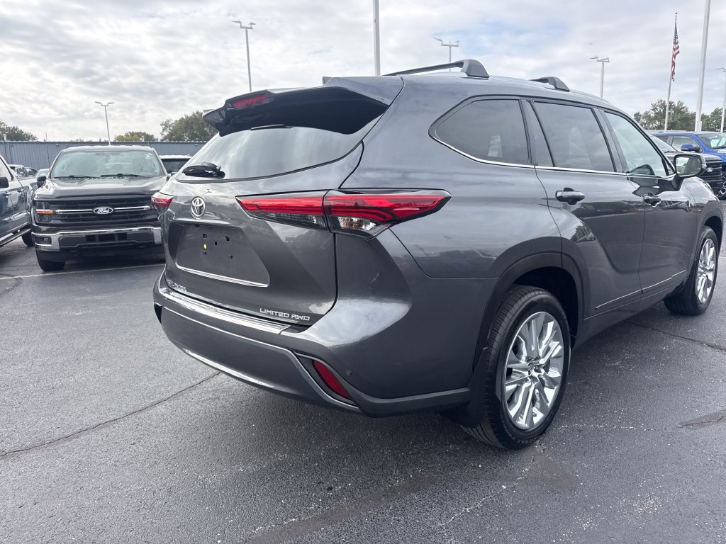 Used 2023 Toyota Highlander Limited AWD/4WD image 7