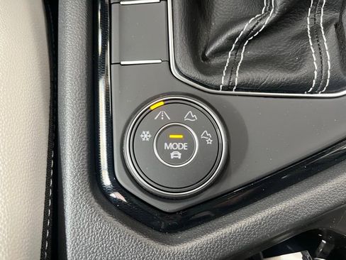 New 2025 Volkswagen Taos SE image 14