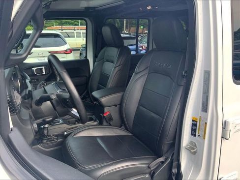 Used 2023 Jeep Wrangler Unlimited Sahara w/ Cold Weather Group AWD/4WD image 5