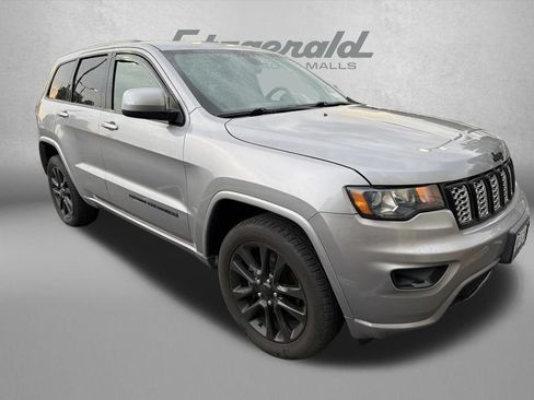 Used 2018 Jeep Grand Cherokee Altitude AWD/4WD image 3