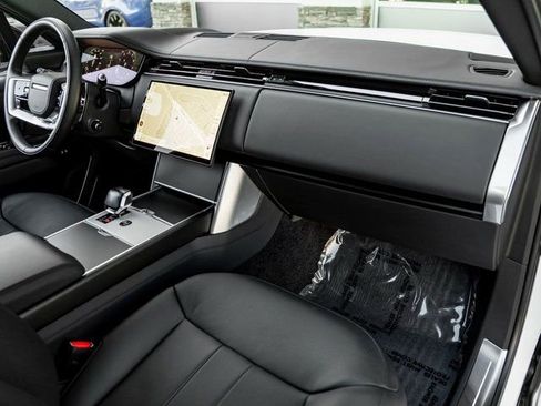 Used 2024 Land Rover Range Rover SV image 32