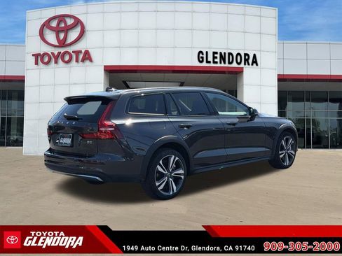Used 2025 Volvo V60 B5 Cross Country Plus AWD/4WD image 11