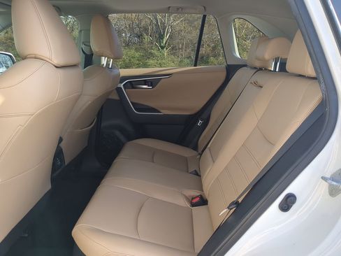 Used 2020 Toyota RAV4 Limited image 12