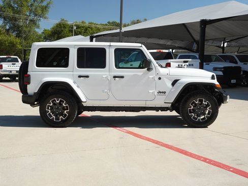 Used 2025 Jeep Wrangler Unlimited Sahara AWD/4WD image 6