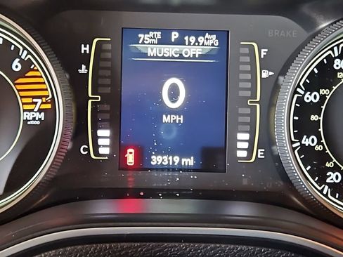 Used 2021 Jeep Cherokee Latitude Plus AWD/4WD image 13