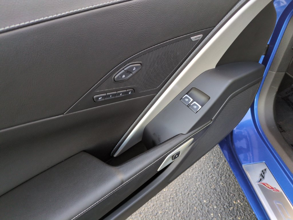 Used 2014 Chevrolet Corvette Stingray Convertible w/ 2LT Preferred Equipment Group RWD image 11