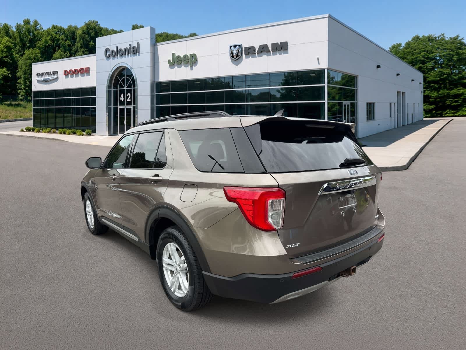 Used 2021 Ford Explorer XLT w/ Equipment Group 202A AWD/4WD image 3