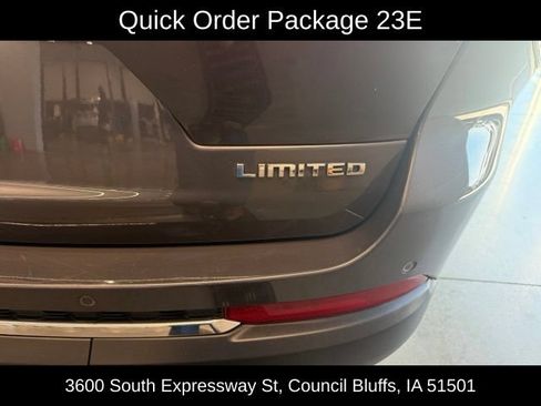 Used 2023 Jeep Grand Cherokee L Limited AWD/4WD image 9