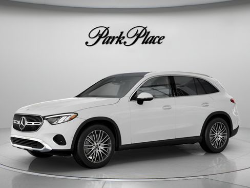 Used 2026 Mercedes-Benz GLC 300 image 2
