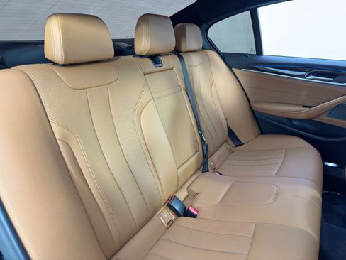 Used 2022 BMW 530e w/ Premium Package image 41