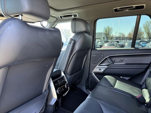 Used 2025 Land Rover Range Rover SE image 33