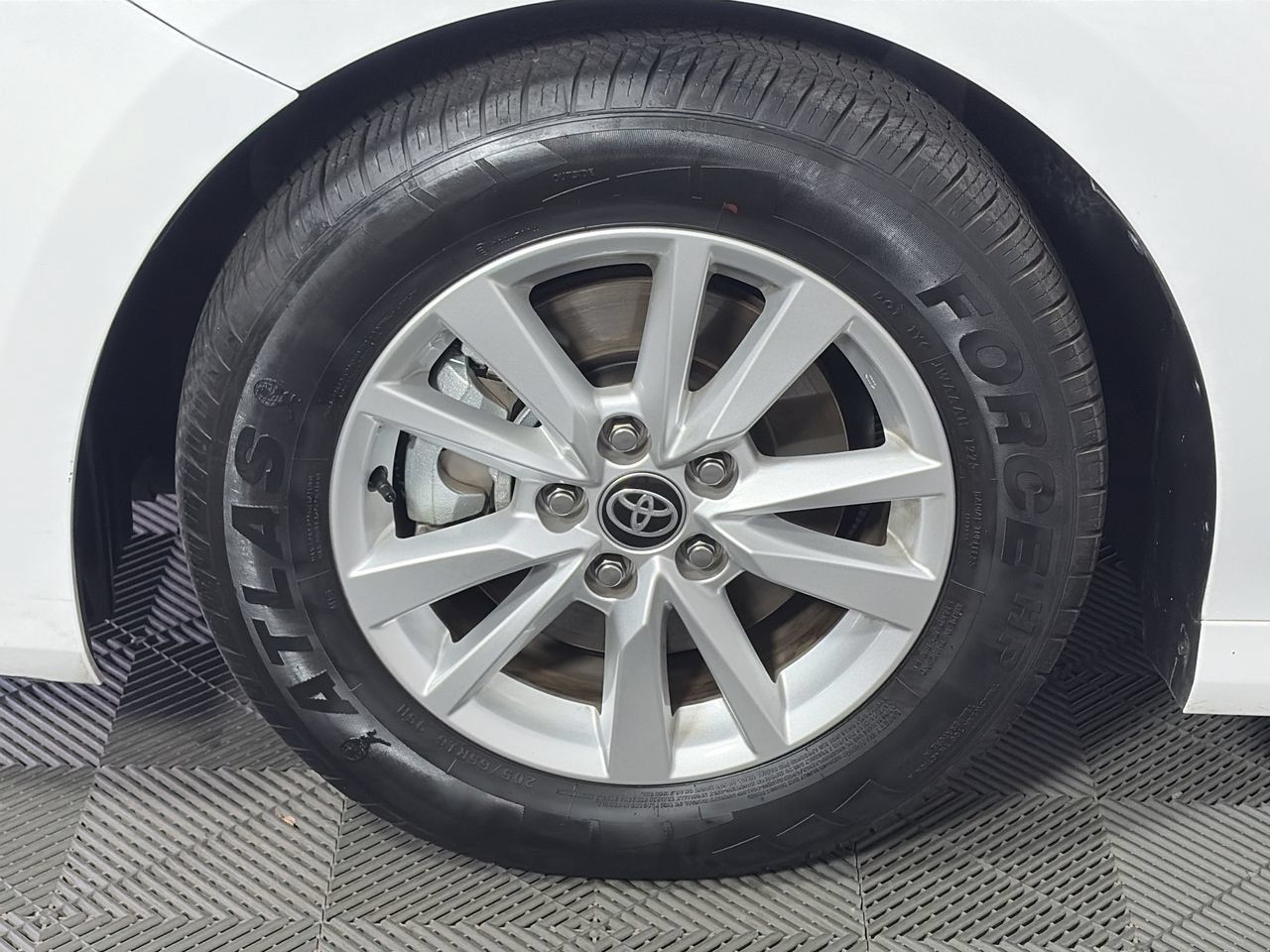 Used 2025 Toyota Camry LE FWD image 10