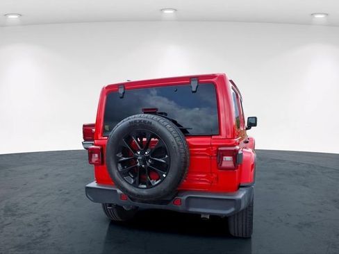 Used 2025 Jeep Wrangler Unlimited Sahara AWD/4WD image 13