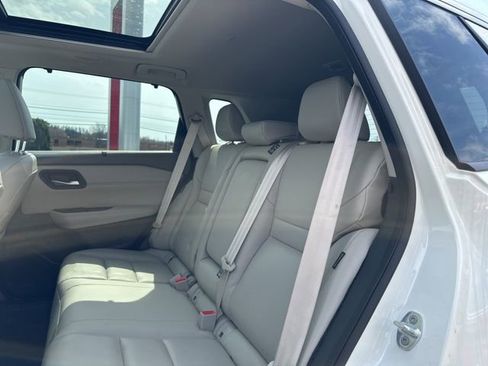 Used 2023 Nissan Rogue SL w/ SL Premium Package image 11