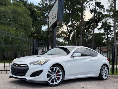 Used 2013 Hyundai Genesis 2.0T RWD image 1
