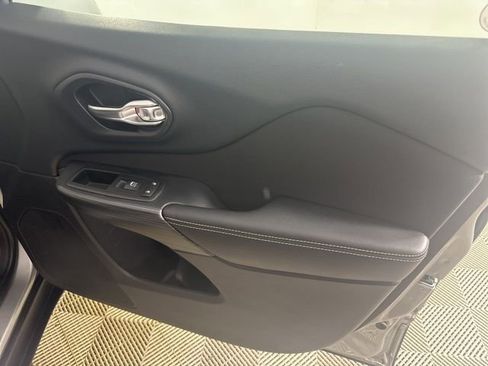 Used 2016 Jeep Cherokee Latitude image 17