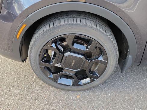 Certified 2025 Kia Sorento X-Line EX image 40