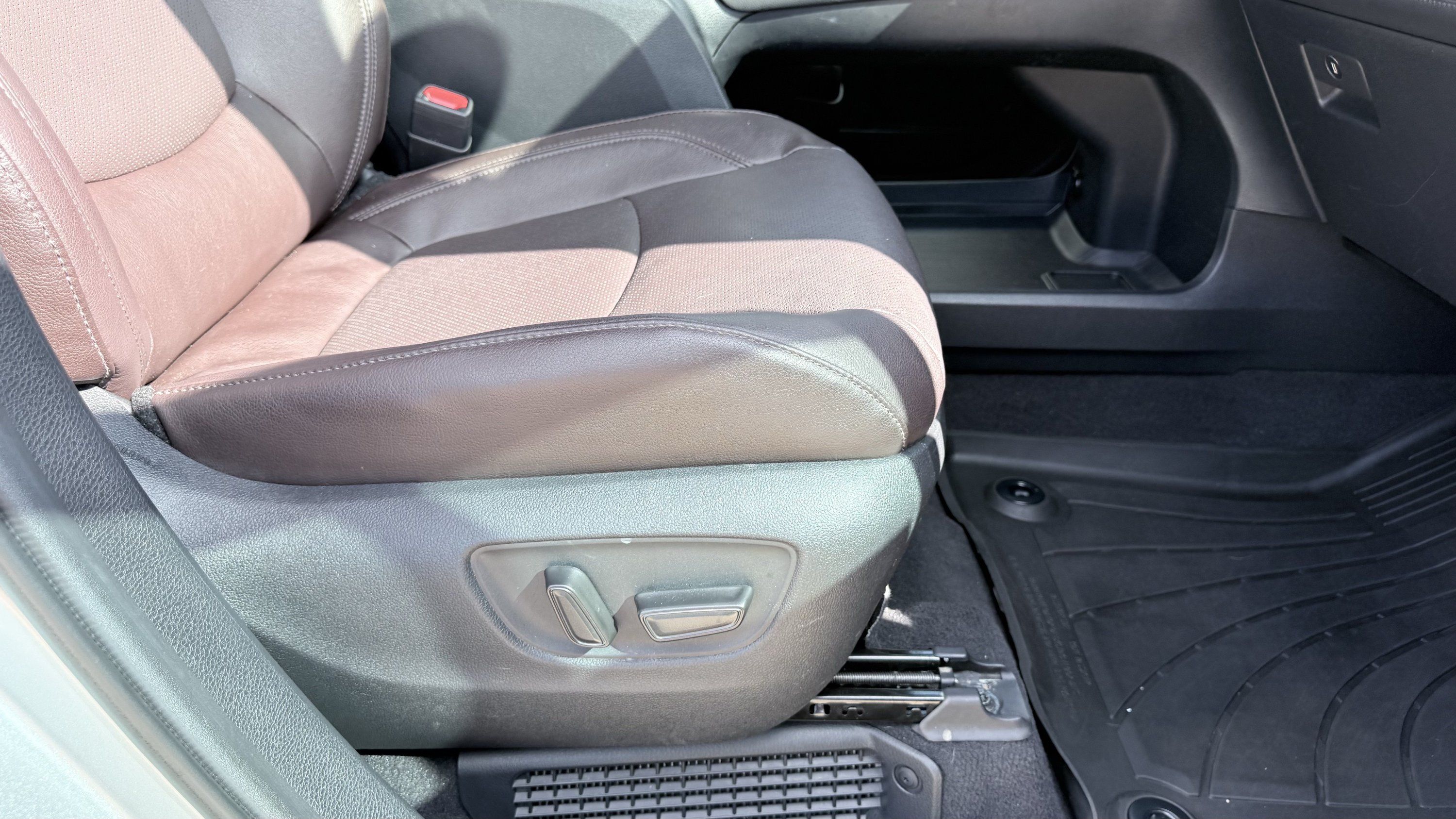 Used 2022 Toyota Sienna Platinum FWD image 43